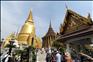 1月5日，游客在泰国曼谷著名景点大皇宫参观。