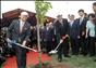 2月5日，中国全国政协主席贾庆林在马来西亚关丹与马来西亚总理纳吉布共同出席马中关丹产业园启动仪式并植树。 新华社记者张铎摄