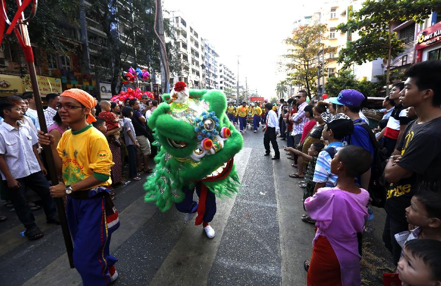 （国际）（2）缅甸仰光唐人街举行狮龙巡游欢庆新春