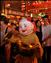 2月11日，在位于曼谷的唐人街，一名当地居民装扮成“大头娃娃”表演。