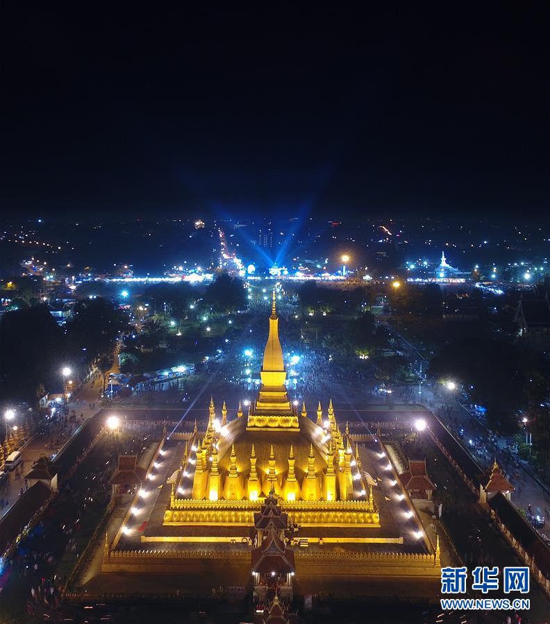 航拍老挝佛教圣地塔銮夜景