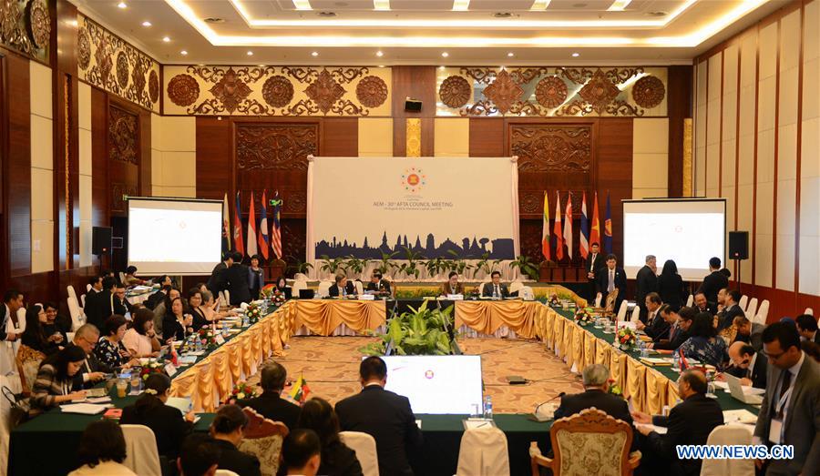 Participants pose for a group photo at the opening of the 30th ASEAN Free Trade Area (AFTA) Council Meeting held during the 48th ASEAN Economic Ministers' Meeting (AEM) and related meetings in Vientiane, Laos, Aug. 3, 2016. 