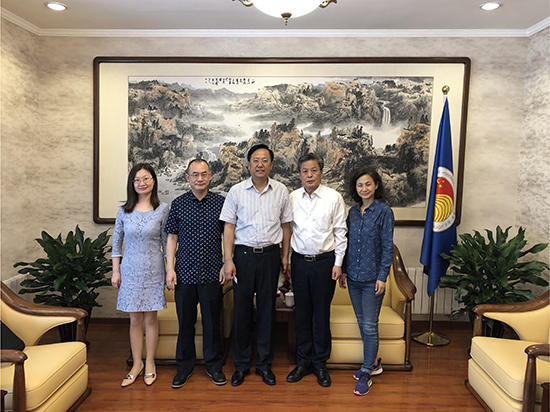 Secretary-General Chen Dehai Met with Deputy Director-General of Hubei Commerce Department (2019-05-14)