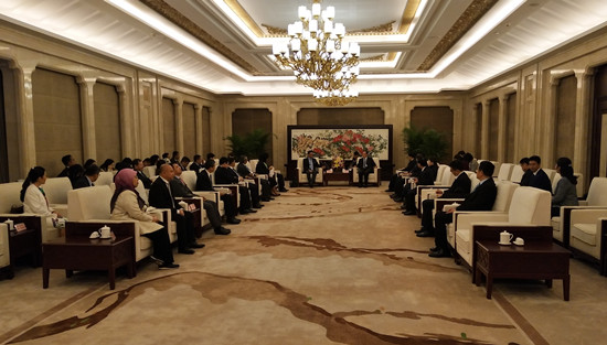 Vice Mayor of Chongqing Met with  Representatives of the 8th ACC JC Meeting
