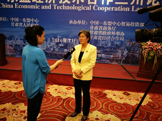 ACC Secretary-General Gives Interviews to Gansu Media