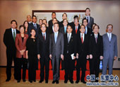 2013年4月2日，中国外交部长王毅会见来华出席第19次中国-东盟高官磋商的东盟各国高官和东盟国家驻华使节。