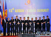 2010年10月29日，温家宝总理在越南河内出席第十三次中国-东盟领导人会议。